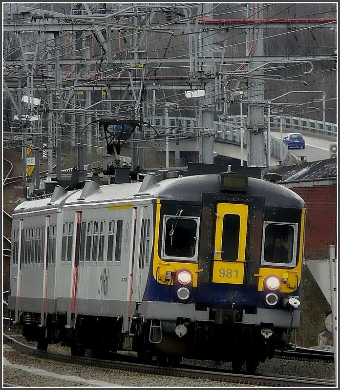 Dynamische Einfahrt der City Rail Einheit 981 in den Bahnhof Lige Guillemins am 28.03.10. (Jeanny)