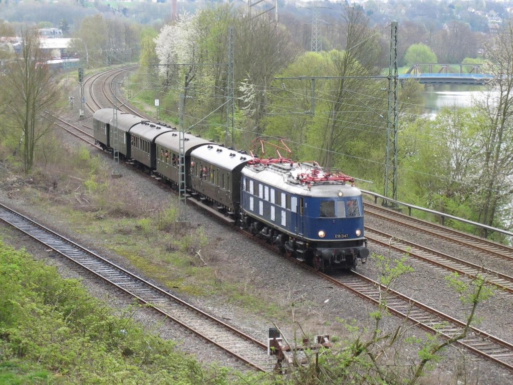 E 18 047 mit dem Museumszug anllich der Museumstage im Eisenbahnmuseum Bochum-Dahlhausen am 15. April 2012 bei der Ausfahrt aus Bochum-Dahlhausen.