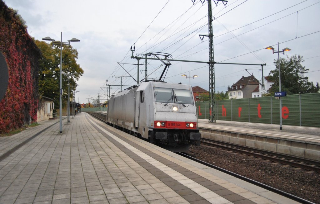 E 186 144, fhrt am 26.10.10 ber die Fernbahn durch Lehrte.