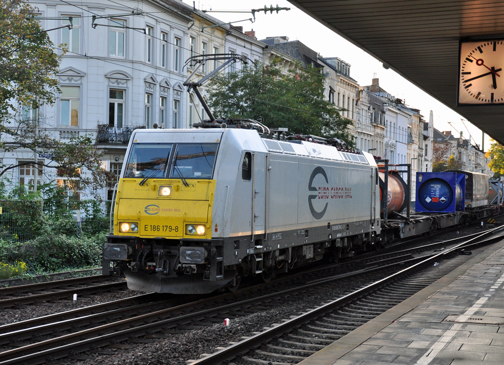 E 186 179-8  Euro Cargo Rail  bei der Durchfahrt durch den Bonner Hbf - 08.10.2010