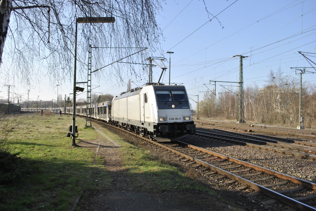 E 186 185-5, am 29.Mrz 2011 in Lehrte.