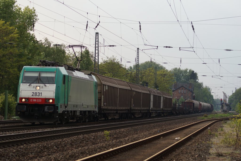E 186 223 mit gem. G z in Norf am 15.05.2010