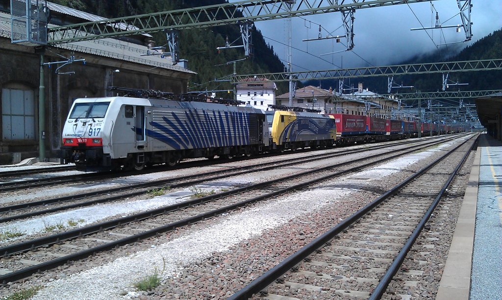 E 189 / 189 917 + E 189  Siemens Dispolok / Cream Moving Europe  mit dem Winner-Klv am 21.07.2012 im Bahnhof Brenner. 