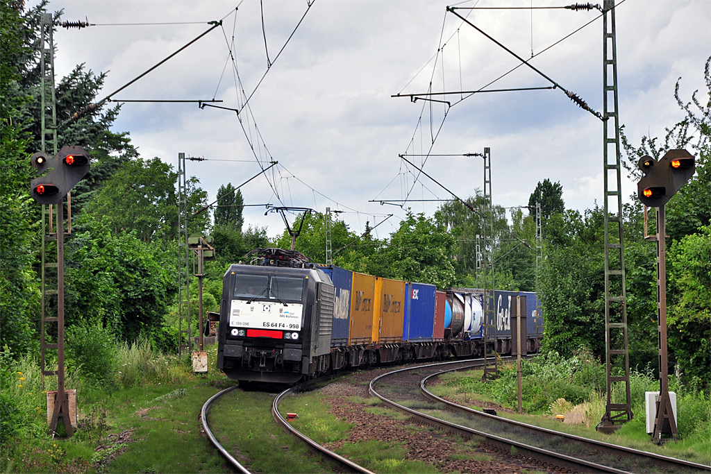 E 189 098 - ES64F4-998 MRCE mit gem. Gterzug durch Bonn-Beuel - 18.07.2012