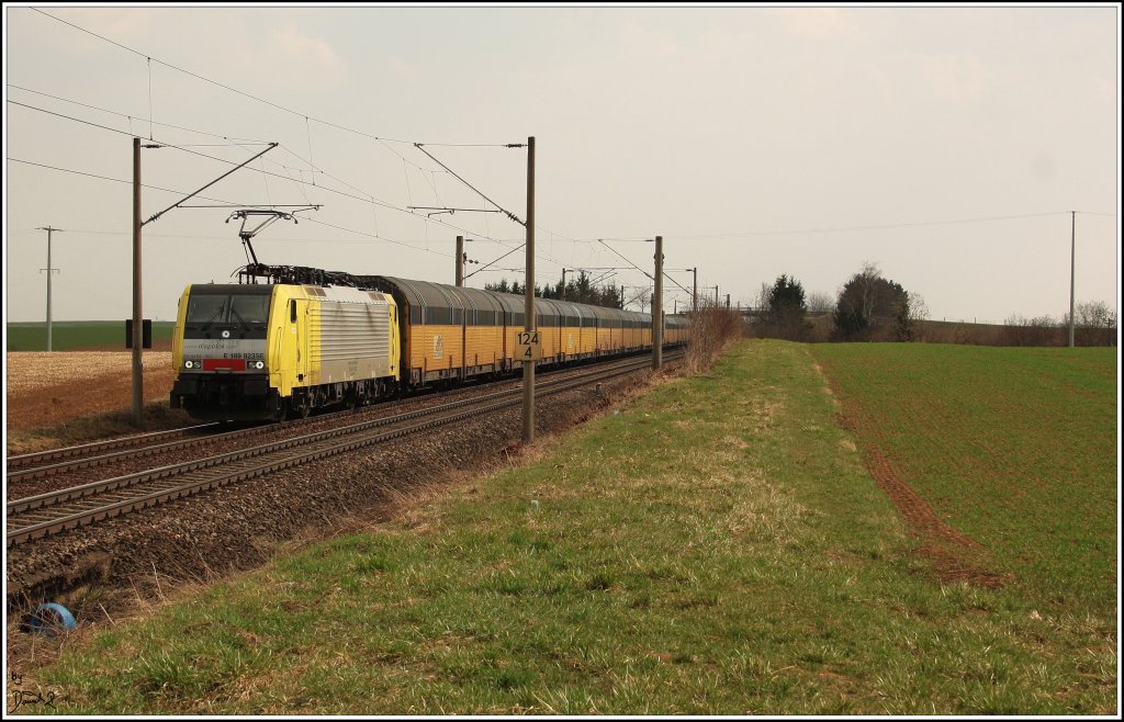 E 189 923 SE mit dem ARS Altmann von Landshut nach Bremerhafen. Am 31.01.2011 in Kfering