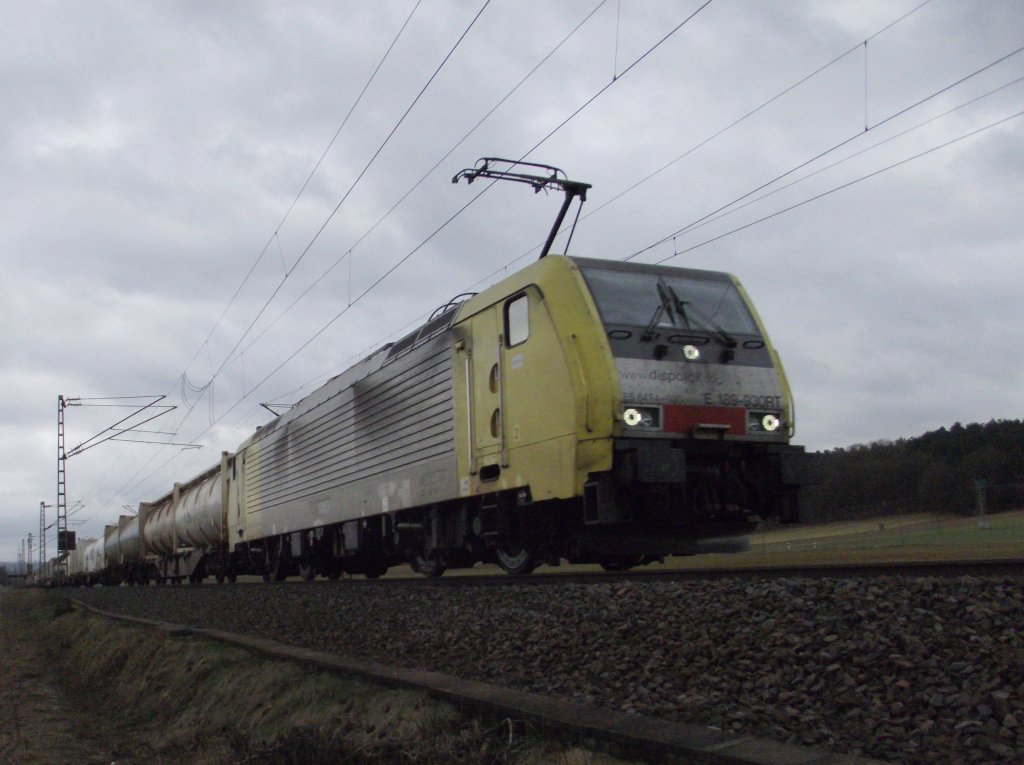 E 189-930RT (DispoLok) mit einem Tanktainer-Ganzug gen Fulda (05.02.11)