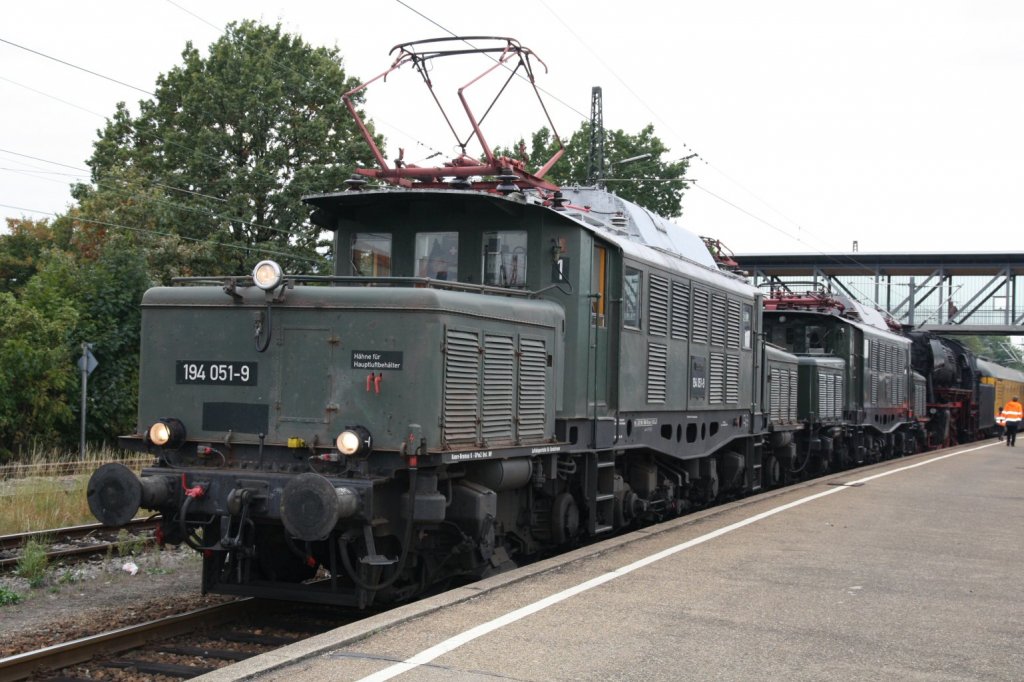 E 194 051 + E 94 279 + BR 23 042 in G�ppingen 18-9-2009