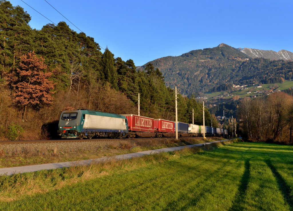 E 412 012 mit einem KLV am 17.11.2012 unterwegs bei Terfens.