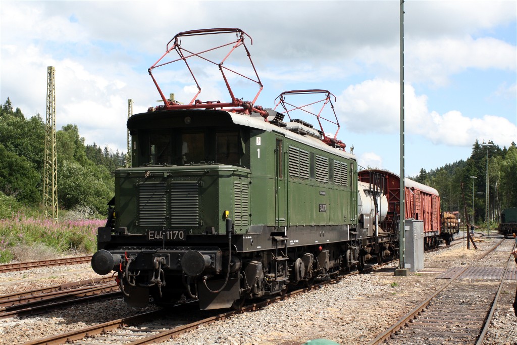 E 44 1170 im Bhf Seebrugg welcher von der IG 3 Seenbahn eV.als Museumsbahnhof ausgebaut und im Stiel der 50 er Jahre erhalten werden soll
