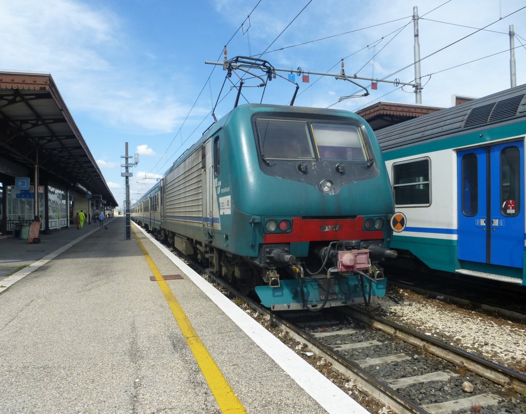 E 464 xxx steht am 30.Mai 2013 im Bahnhof Verona P.N.