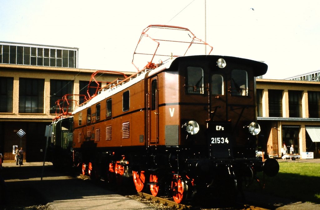 E 52, hergerichtet als bayerische EP 5 am 25. Mai 1979 auf der Ausstellung  100 Jahre elektrische Eisenbahn  im AW Freimann.