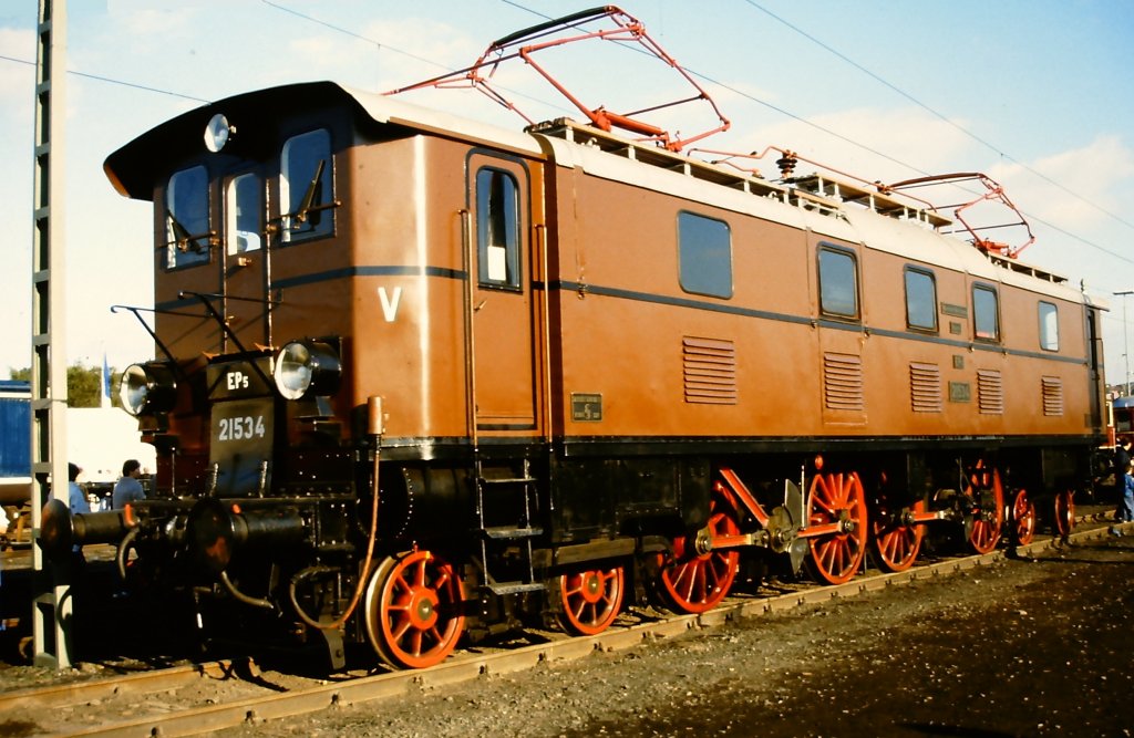 E 52, hergerichtet als bayerische EP 5, auf der Fahrzeugschau  150 Jahre deutsche Eisenbahn  vom 3. - 13. Oktober 1985 in Bochum-Dahlhausen.