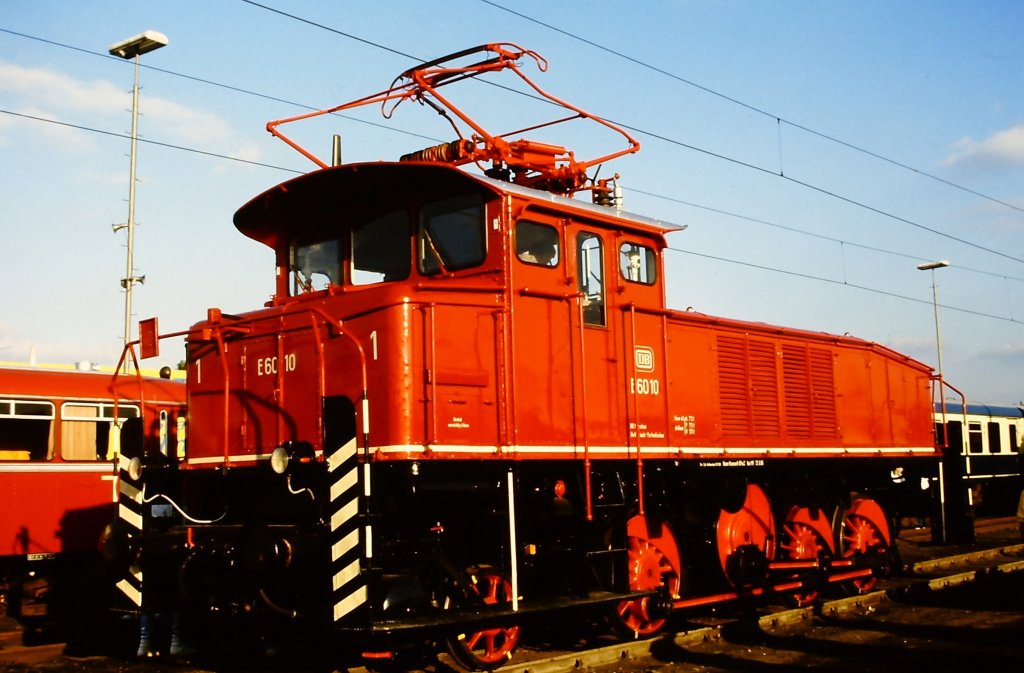 E 60 10 auf der Fahrzeugschau  150 Jahre deutsche Eisenbahn  vom 3. - 13. Oktober 1985 in Bochum-Dahlhausen.
