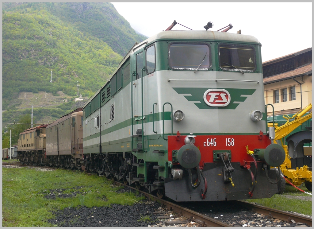 E 646 158 Jahrgang 1964 von Bredavor E636.164 und E626.225 in Tirano. (08.05.2010)