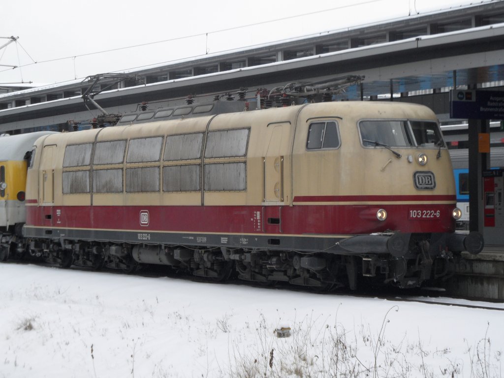 E-Lok 103 222-6 am 21.03.2013 vor einem Messzug im Bahnhof Berlin-Gesundbrunnen