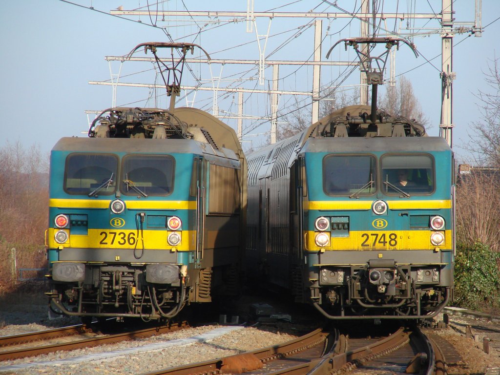E-Lok 2736 und 2748 im Bf. Sint Truiden - 10-01-2011