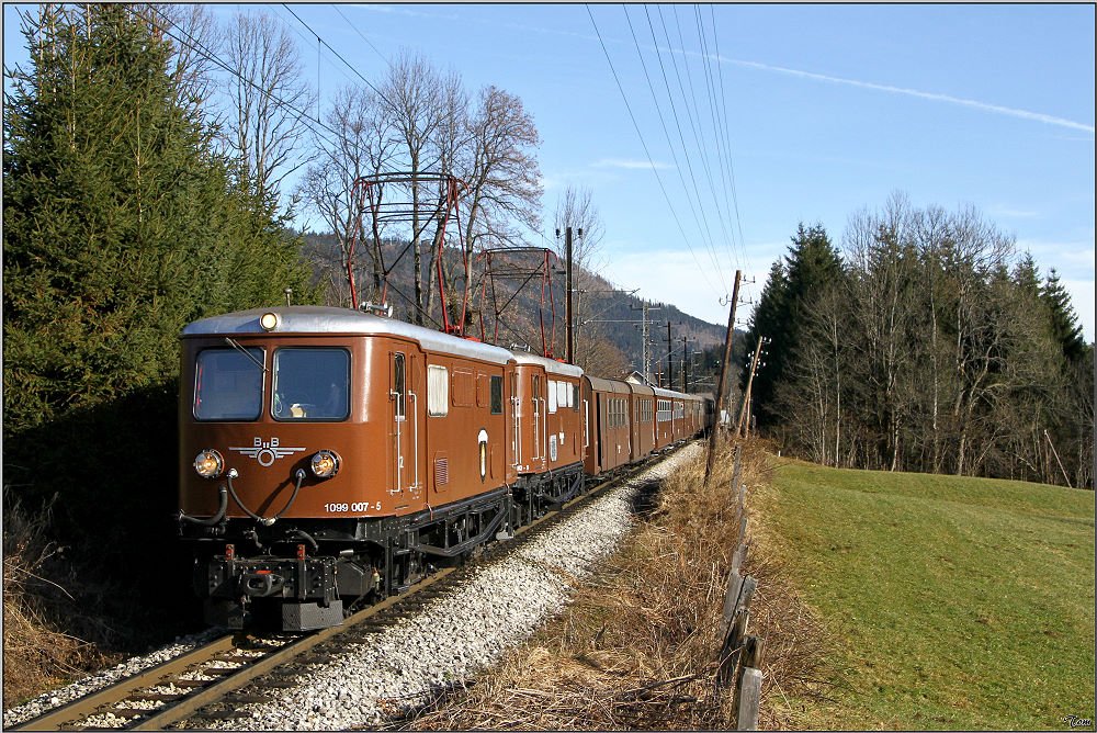 E-Loks 1099 007 & 1099 010 fahren mit REX 6807  tscherbr  von St.Plten nach Mariazell.
Annaberg 29.11.2009