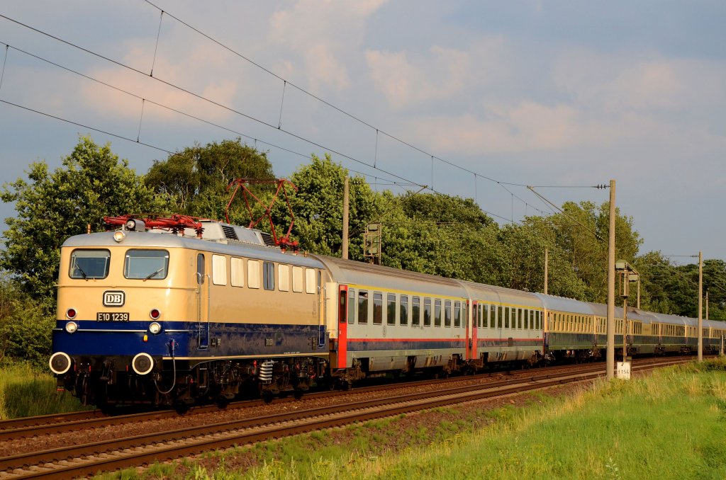 E10 1239 am Abend des 29.07.2012 bei Woltorf