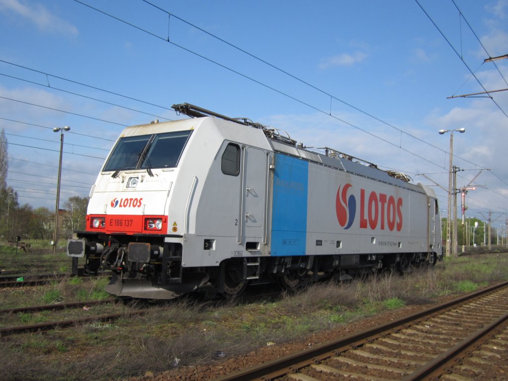 E186 137 in Erwartung auf neue Aufgabe.