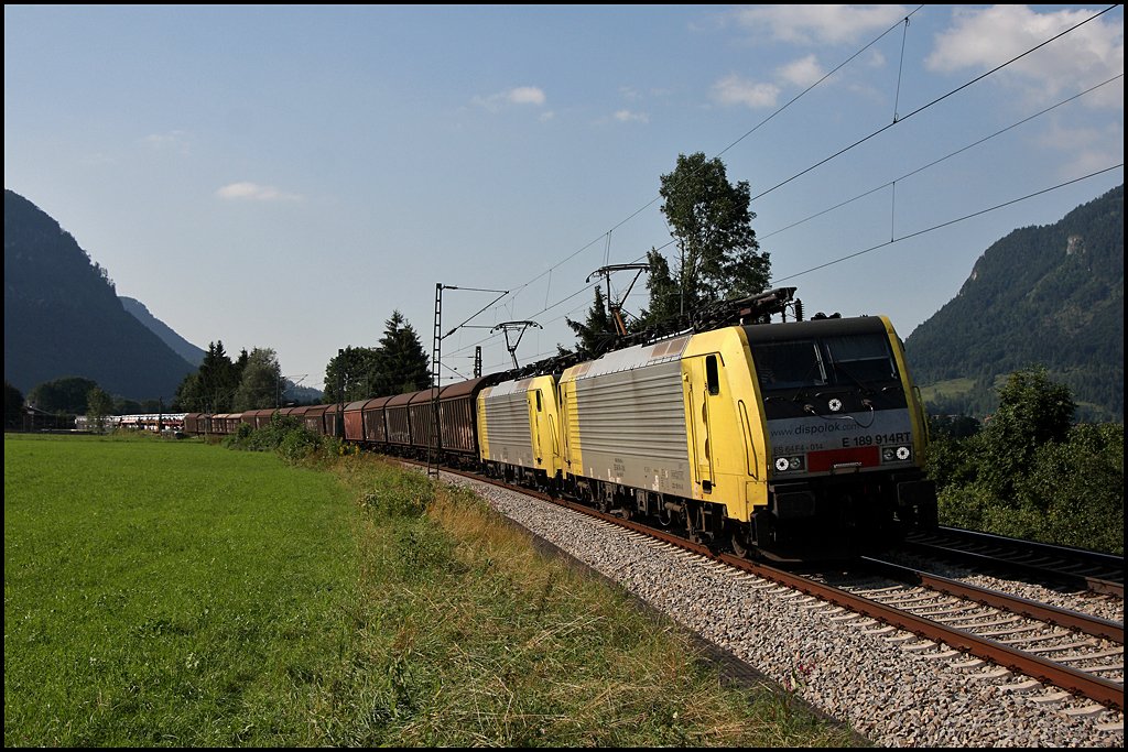 E189 914RT und E189 923RT (9480 0189 923-6) bespannen den Autoteile-, Neuwagenzug von M�nchen nach Italien. Neben Autoteilen in Schiebewandwagen werden Neuwagen der Marken VW und Skoda(?) bef�rdert. (Kloster Raisach am 05.08.2009)