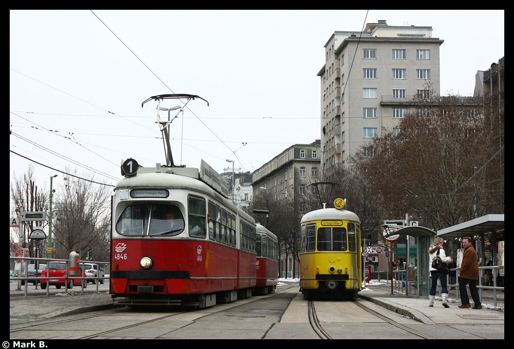 E1+c4 und Vienna Ringtram (E1) am Schwedenplatz. Aufgenommen am 14.02.10.