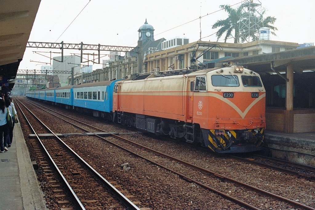 E230 im Bf. Hsin Chu am 20.Mai 2005.