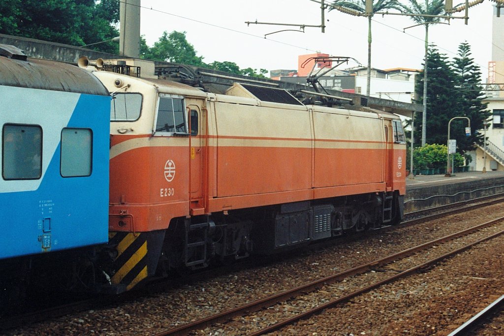 E230 im Bf. Hsin Chu am 20.Mai 2005.