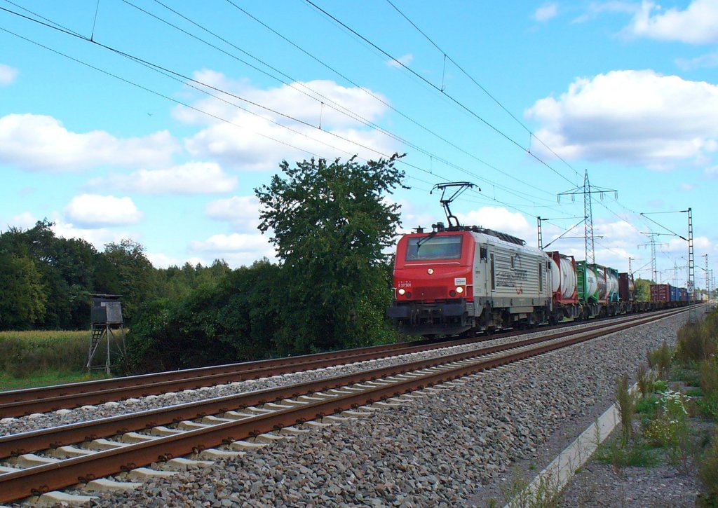 E37 501 zieht einen Containerzug am 15.09.2011 bei Landstuhl in Richtung Homburg (Saar)
