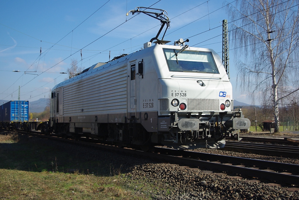 E37 528 mit der  blauen Wand  in Fahrtrichtung Sden. Aufgenommen am 20.03.2011 am B Eltmannshausen/Oberhone.