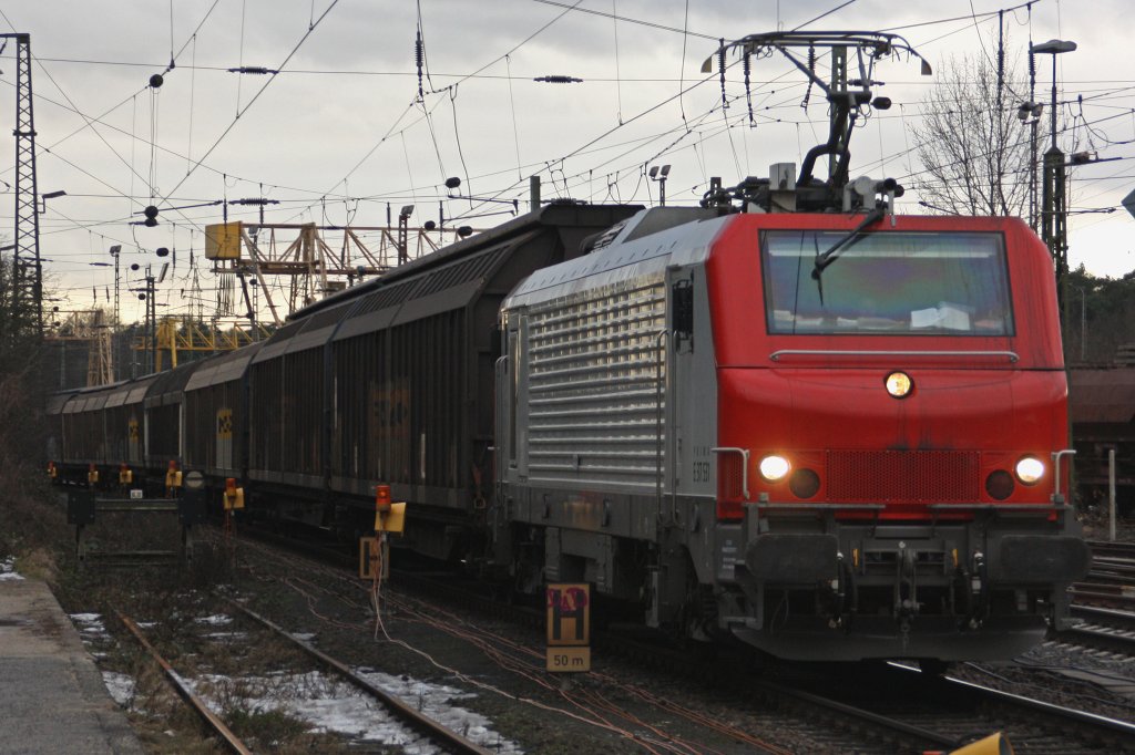E37 531 am 8.1.11 mit einem Papierzug in Duisburg-Entenfang