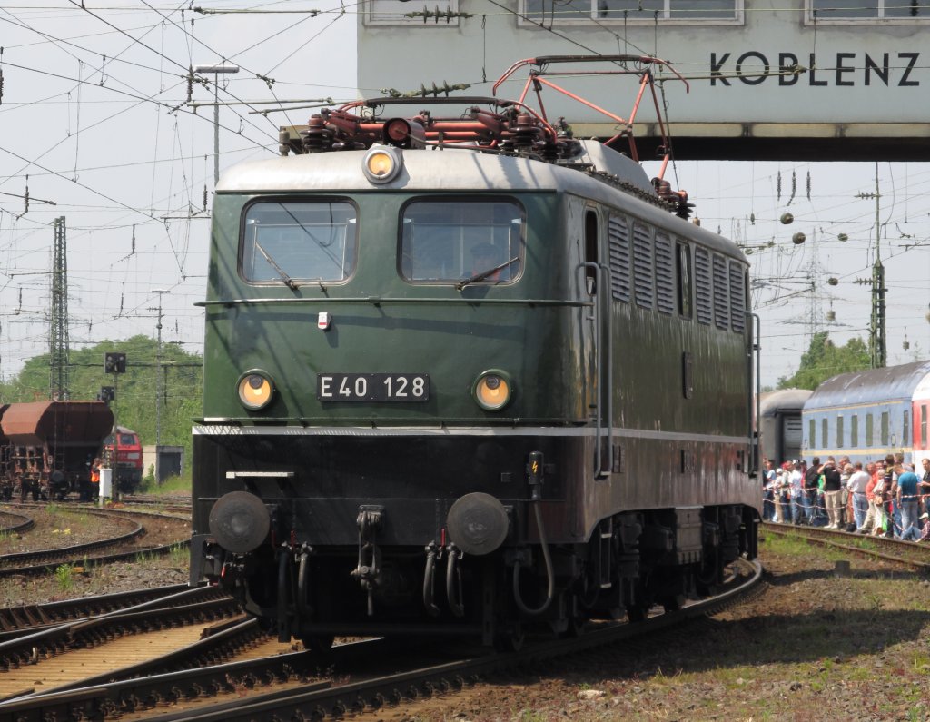 E40 128 am 21.5.2011 in Koblenz-Ltzel.