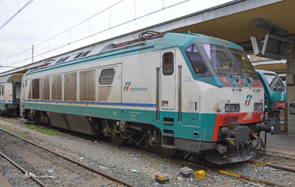 E402.039 (A), im Hintergrund E464.147; Bf. Torino Porta Nuova [Turin], 05.05.2013