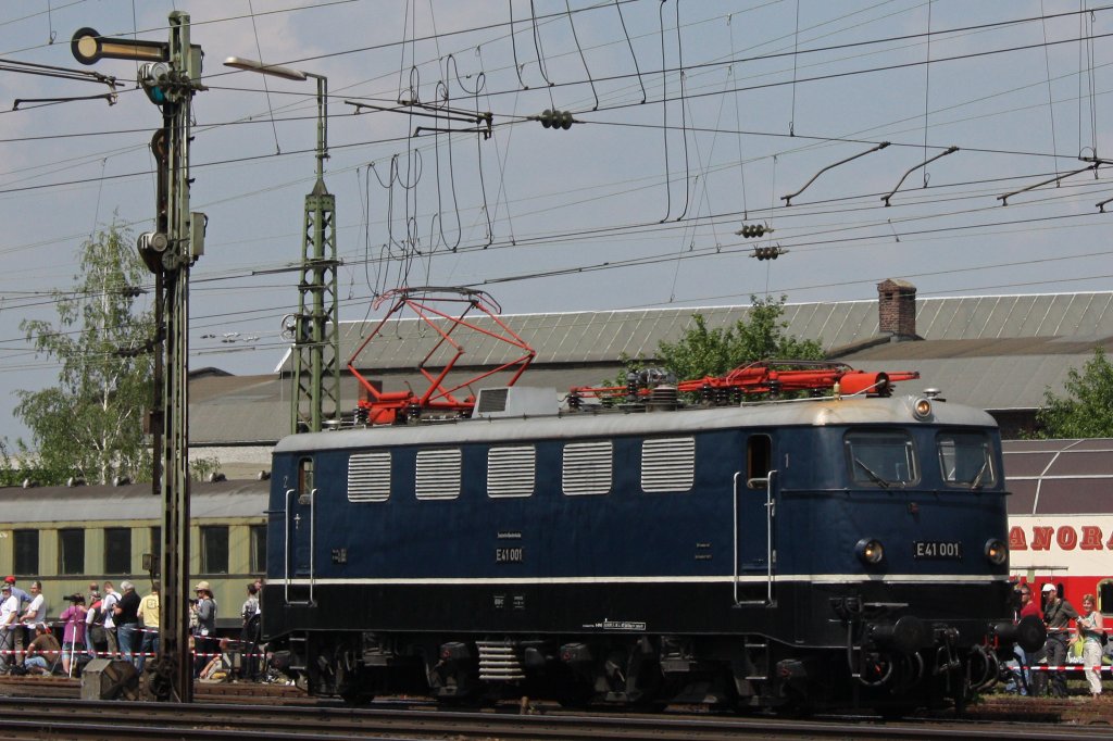 E41 001 am 21.5.11 bei der Lokparade in Koblenz-Ltzel.
