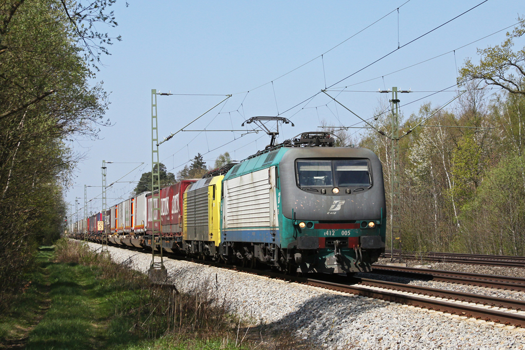 E412 005 und 189 923 mit DGS 40569 am 17.04.2011 in Haar.