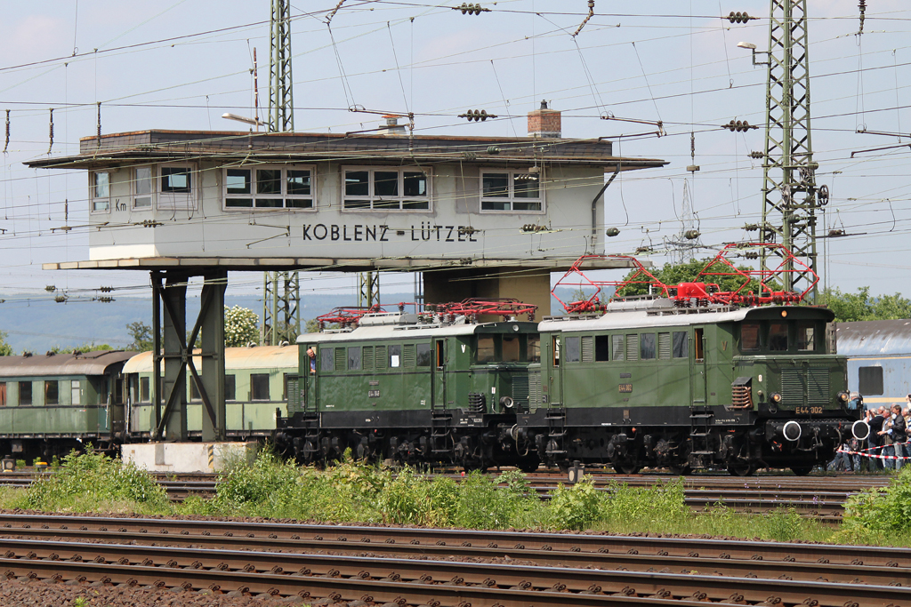 E44 002 und E44 046 am 2.6.12 bei der Lokparade in Koblenz-Ltzel.
