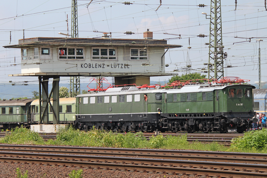 E44 507 und E50 091 am 2.6.12 bei der Lokparade in Koblenz-Ltzel.