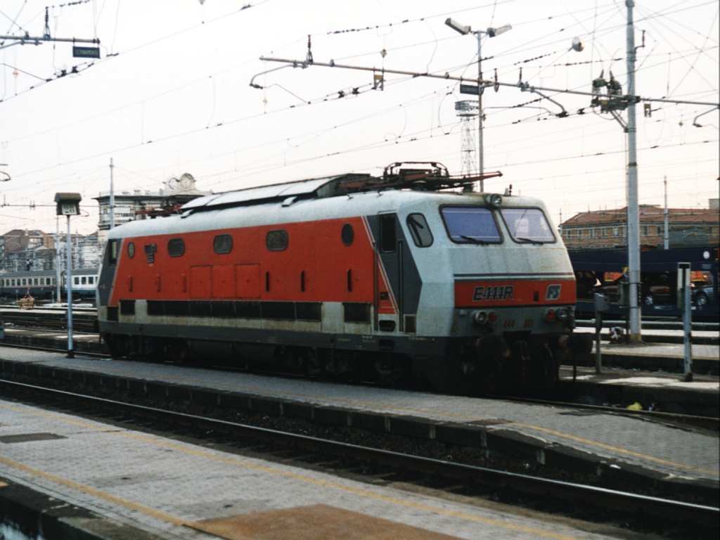 E444 086 auf Bahnhof Milano Stazione Centrale am 15-1-2001. Bild und scan: Date Jan de Vries.