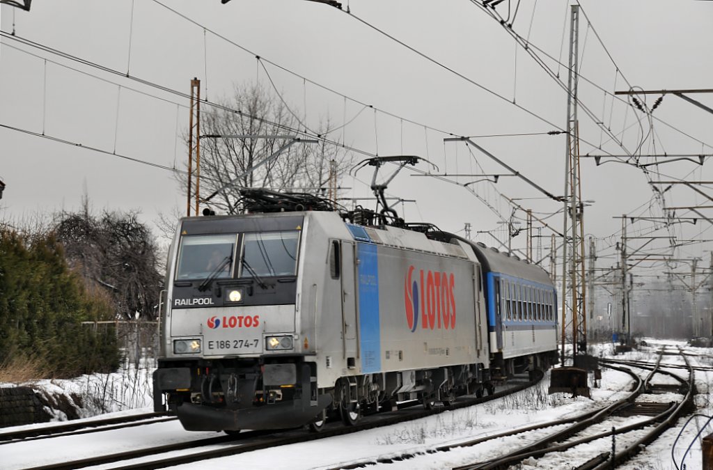 E483 252 mit einer RB aus Katowice nach Zwardoń. In Katowice Ligota (05.04.2013).
