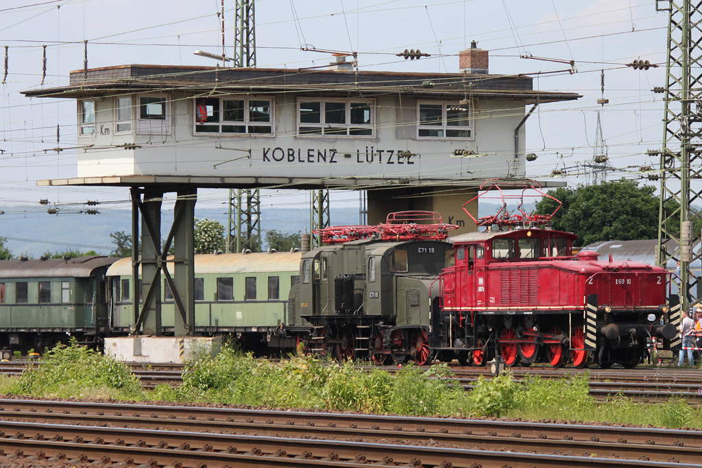 E60 10 und E71 19 am 2.6.12 bei der Lokparade in Koblenz-Ltzel.