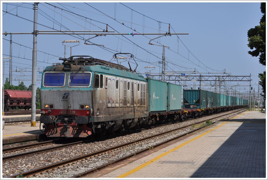 E652 130 mit Containerzug in Rovigo. (18.06.2013)