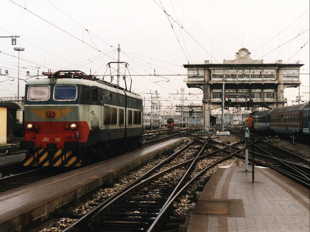 E656 166 auf Bahnhof Milano Stazione Centrale am 15-1-2001. Bild und scan: Date Jan de Vries.

