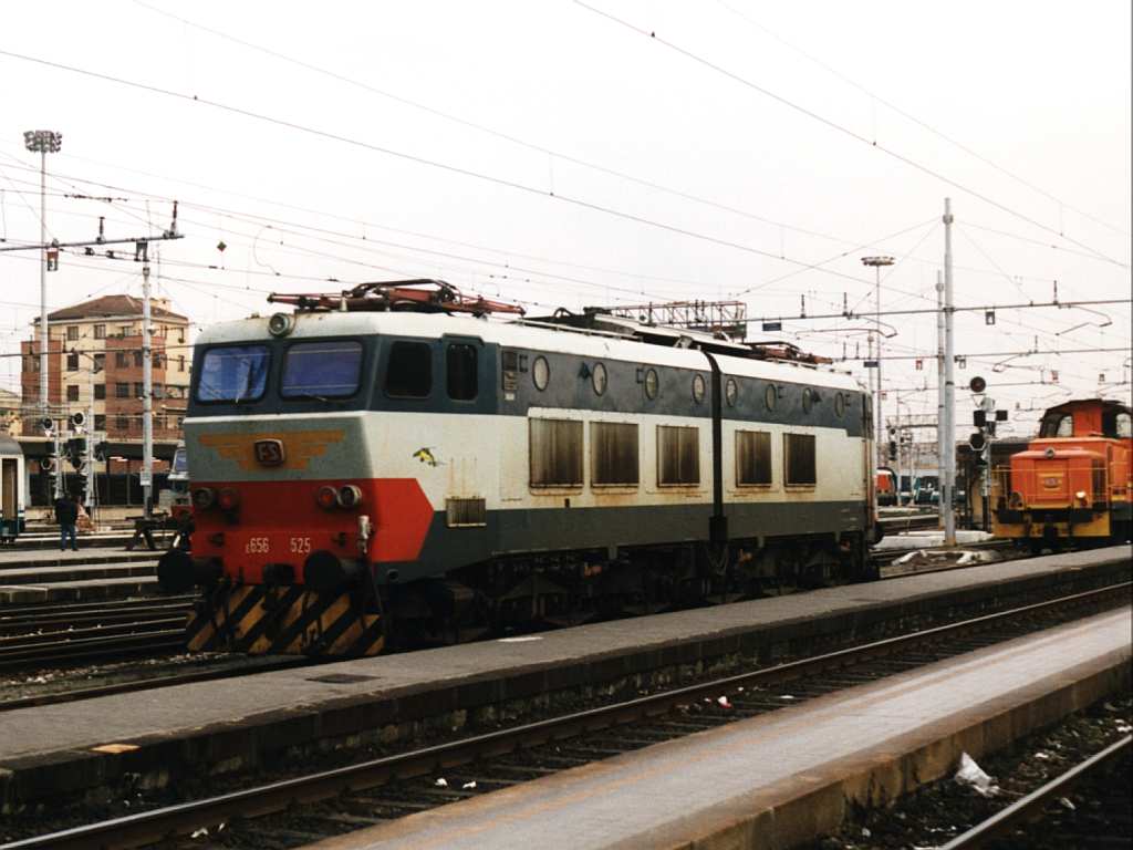 E656 525 auf Bahnhof Milano Stazione Centrale am 15-1-2001. Bild und scan: Date Jan de Vries.

