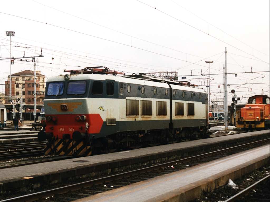 E656 525 auf Bahnhof Milano Stazione Centrale am 15-1-2001. Bild und scan: Date Jan de Vries.

