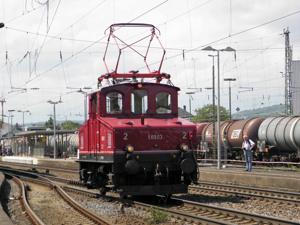E69 03 beim Rangieren in Neuwied am 22.5.2011