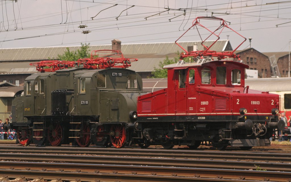 E69 03 zieht E71 19 am 21.5.11 in Koblenz-Ltzel