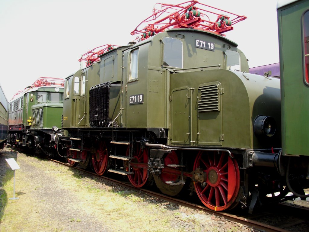 E71 19 im DB-Museum Koblenz Ltzel am 21.05.11