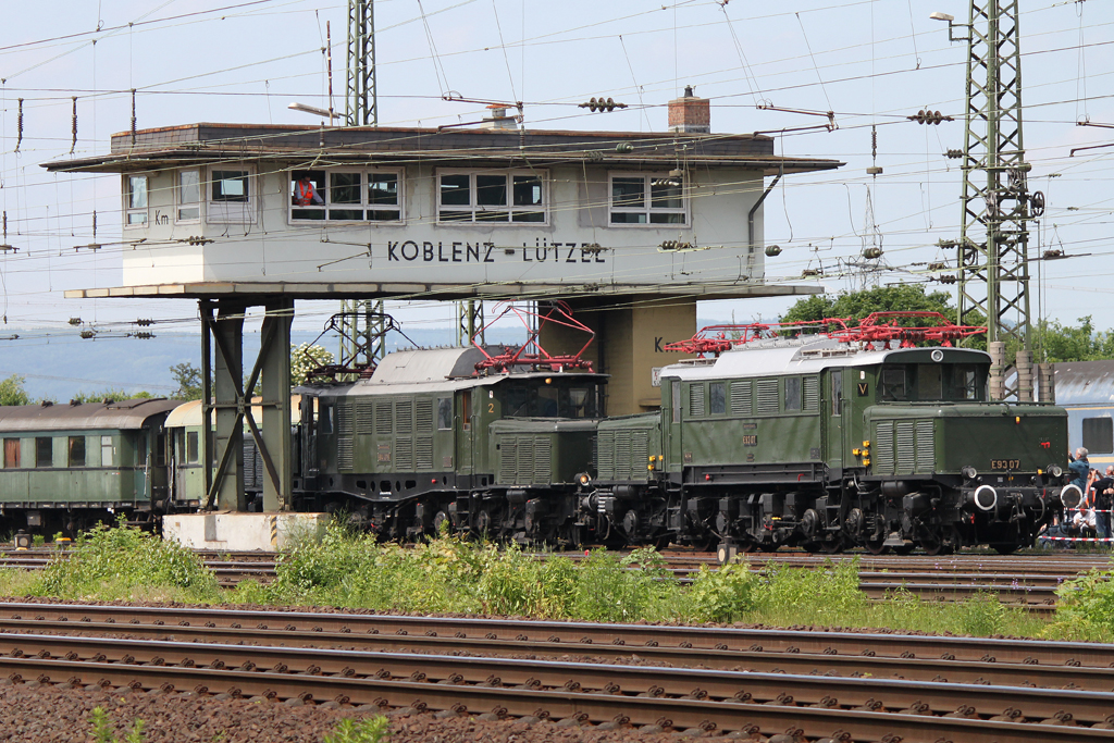 E93 07 und E94 278 am 2.6.12 bei der Lokparade in Koblenz-Ltzel.