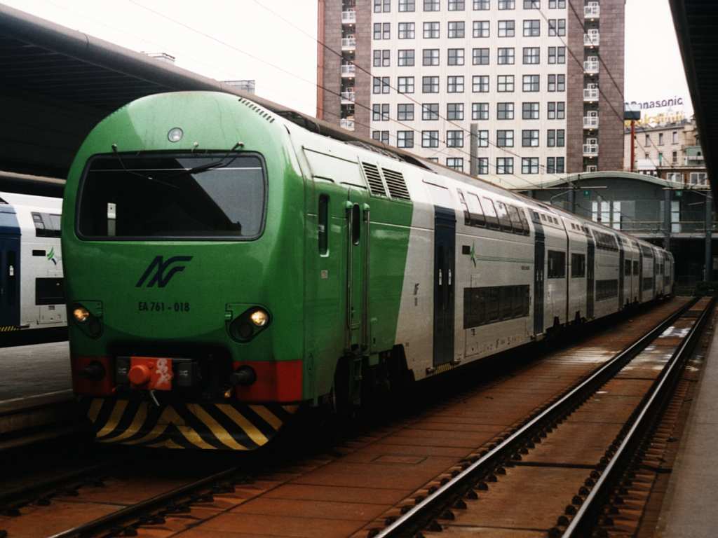 EA761-018, EB990-036, EB990-035, EB760-018 (FL) der Ferrovie Lombarde (FL) mit Regionalzug Milano Nord-(Sveso-Erba-)Asso auf Bahnhof Milano Stazione Ferrovie Nord am 14-1-2001. Bild und scan: Date Jan de Vries.