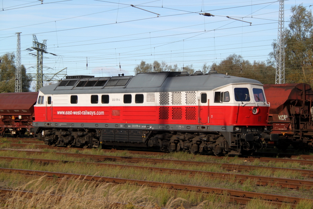 East-West-Railways 232 079-4 steht als Leerfahrt im Haltepunkt Rostock-Hinrichsdorfer Str.26.10.2012 