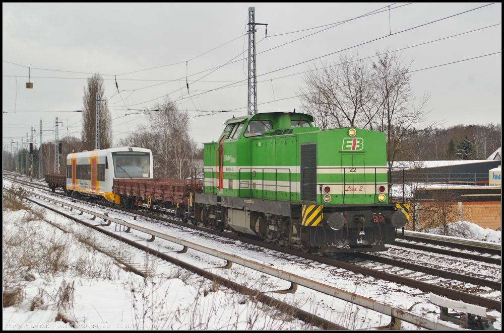 EB 22  Lisa 2  mit einer berfhrung des Tw 414 fr die Schnbuchbahn am 21.02.2013 Hhe Berlin-Karow